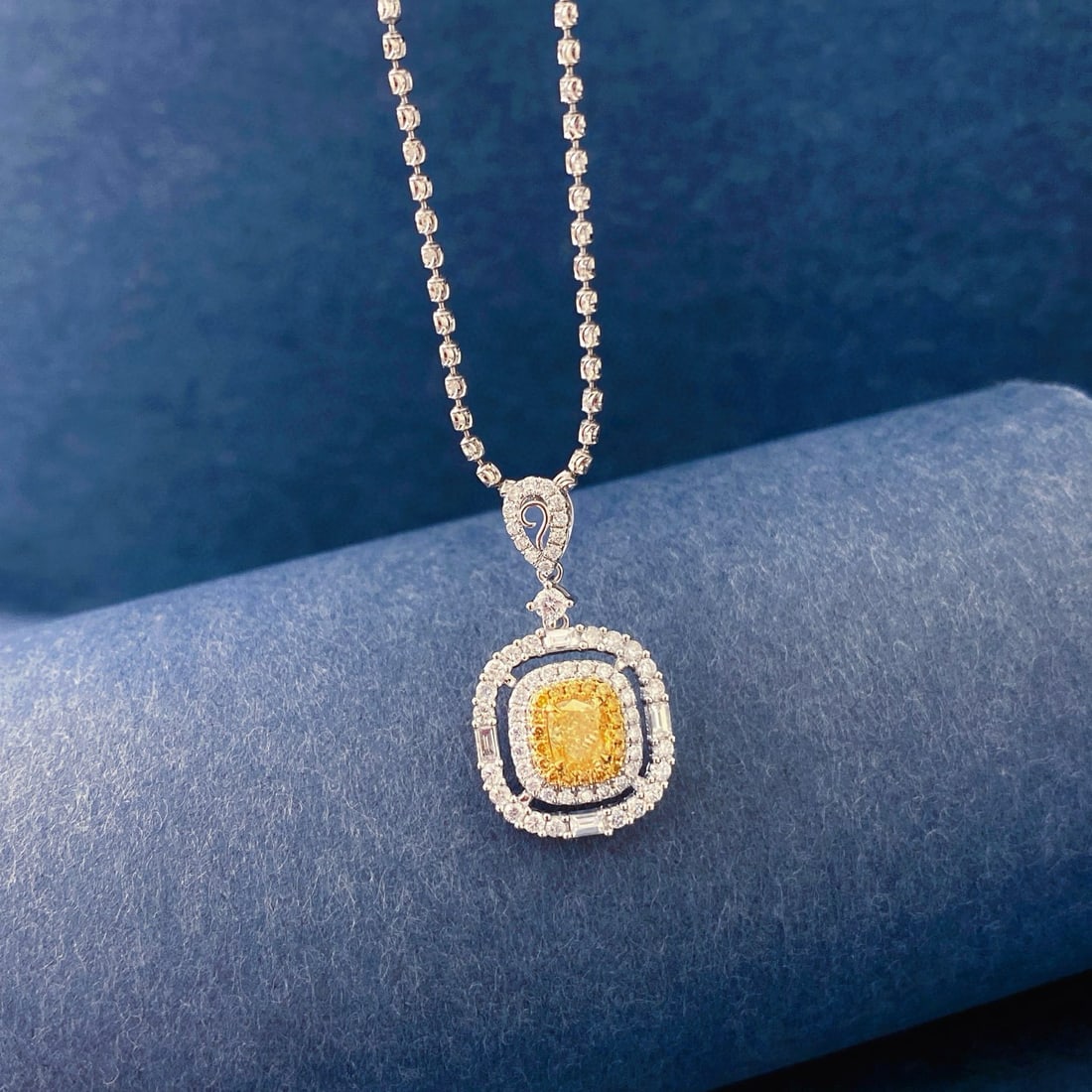 14k Gold 1.25 Ctw Natural Yellow Diamond & Diamond Pendant( Without Chain ): Ref:230944251 // gold content:14k gold // main gemstone:yellow diamond // shape:cushion // carat weight:0. 51ct // color:yellow // treatment:natural // // adjacent gemstone 2 : diamond //