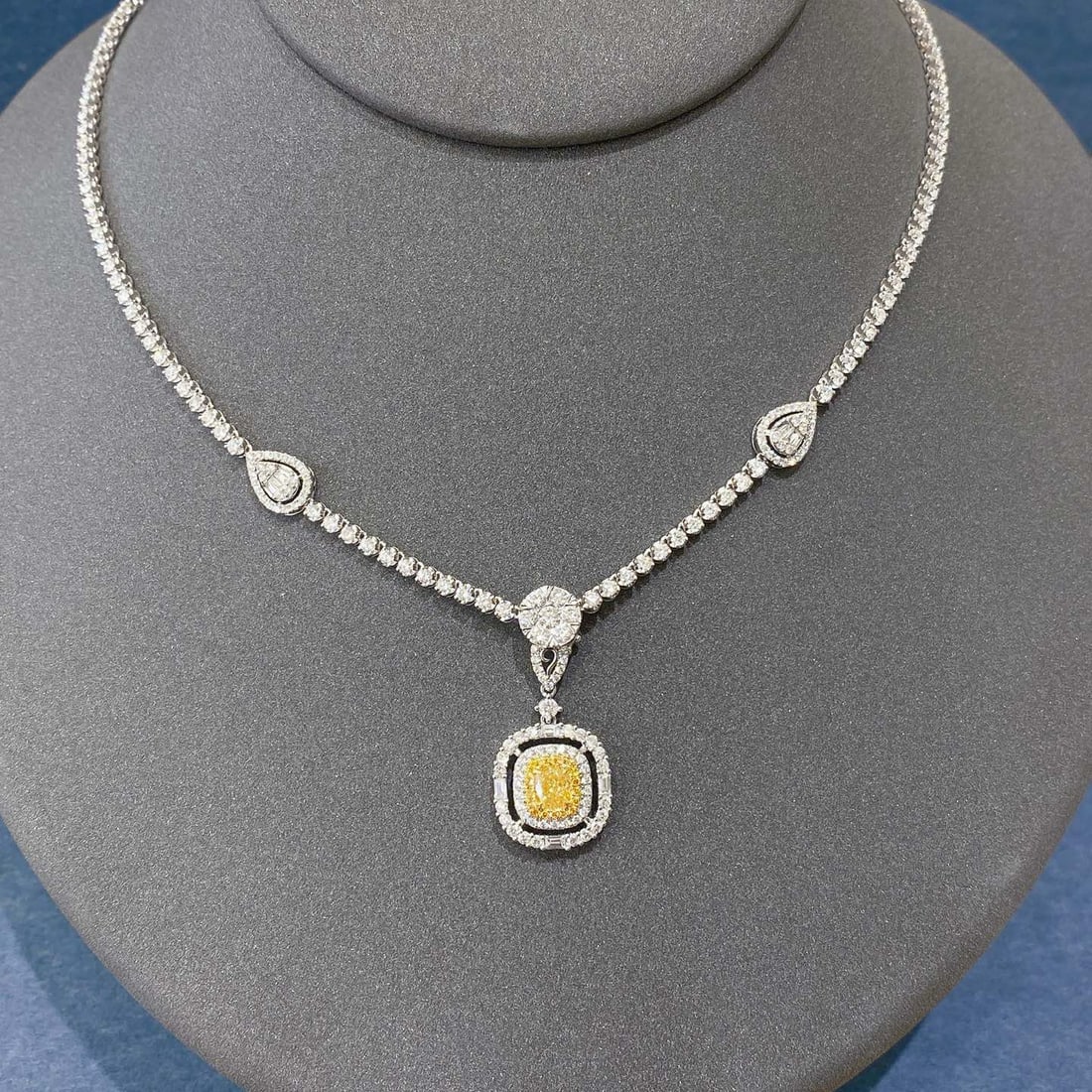 14k Gold 1.25 Ctw Natural Yellow Diamond & Diamond Pendant( Without Chain ) - 2