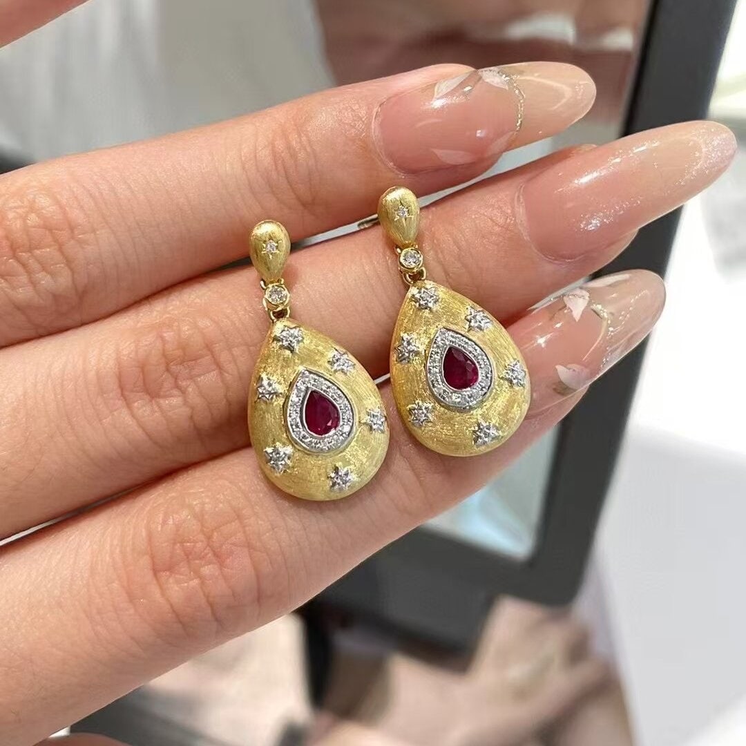 14k Gold 0.3 Ct Natural Ruby & Diamond Earrings: Ref:230944259 // gold content:14k gold // main gemstone:ruby // shape:pear // carat weight:0. 3ct // color:pigeonblood red // treatment:natural // // adjacent gemstone 2 : diamond // shape:round // cl
