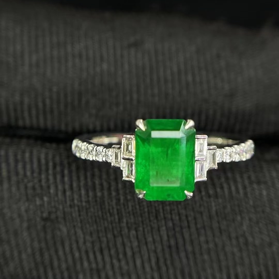 14k Gold 1.35 Ct Vivid Green Natural Emerald & Diamond Ring: Ref:230944295 // gold content:14k gold // ring size:7. 25us // // main gemstone:emerald // shape:octagonal // carat weight:1. 35ct // color:vivid green // treatment:natural // // adjacent gemstone 2 :