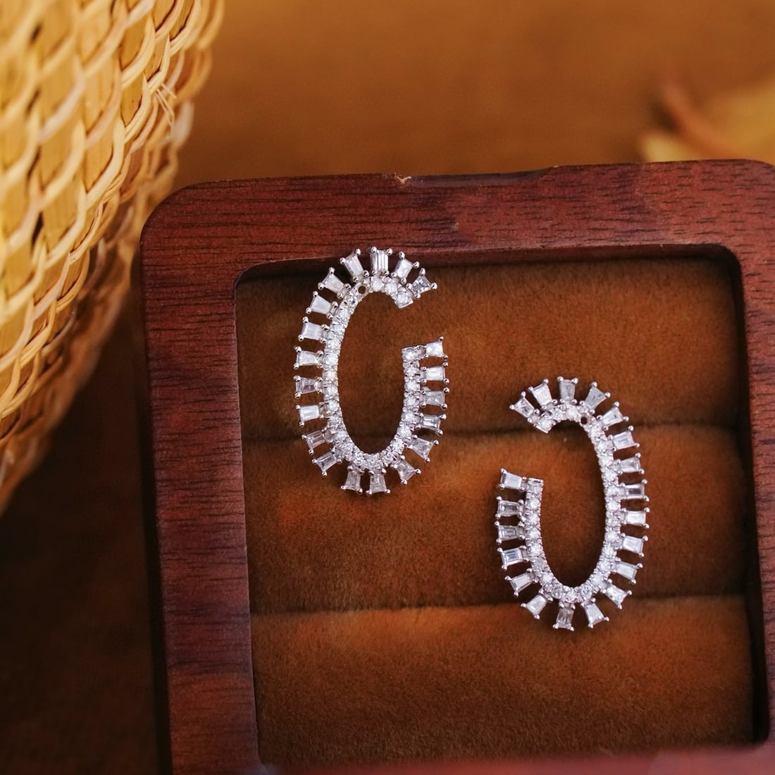 14k Gold 1.2 Ct Natural H Diamond Earrings: Ref:230944296 // gold content:14k gold // main gemstone:diamond // shape:multiply // carat weight:1. 2ct // clarity grade:vs-si // color:h // treatment:natural // Condition: NewLow Estimate: