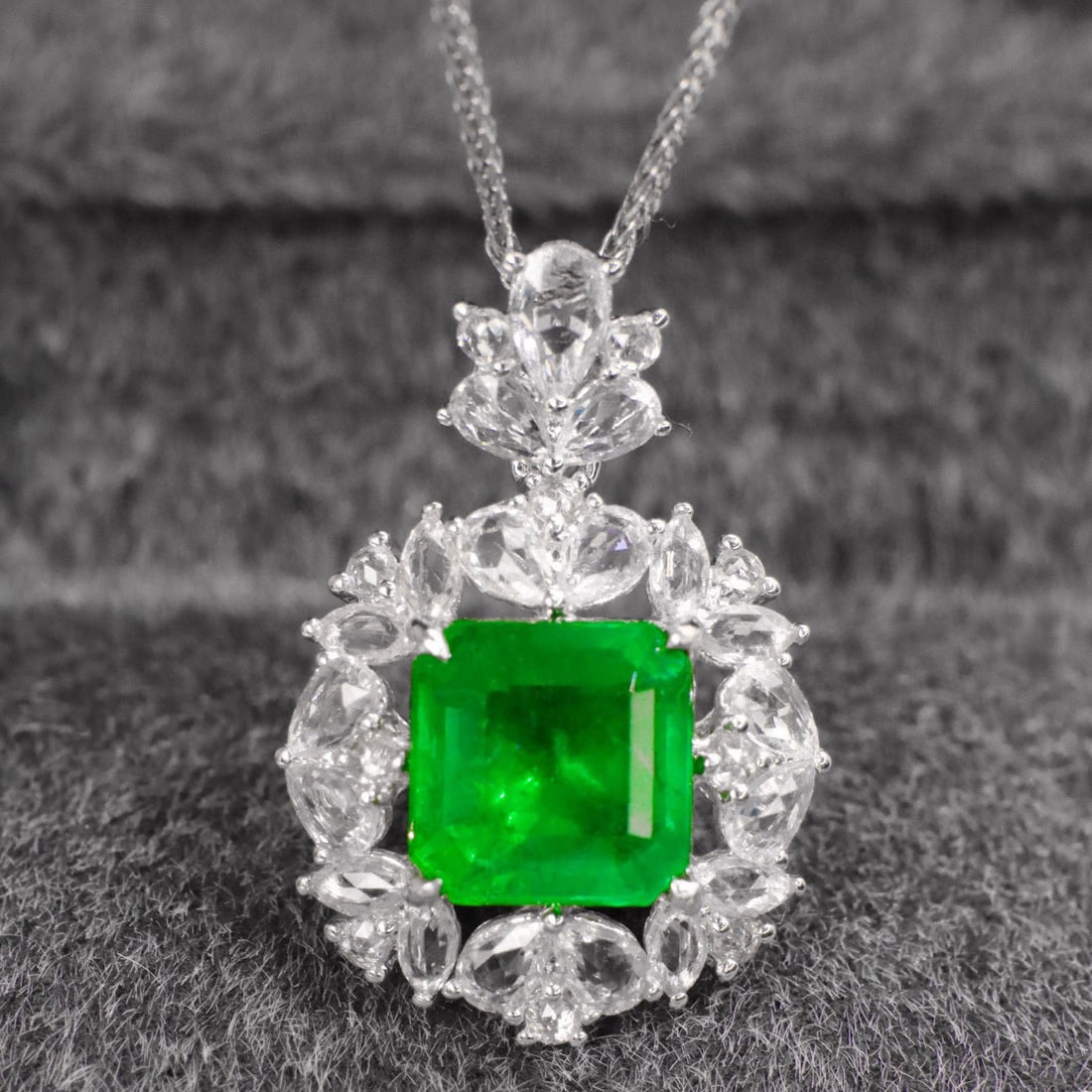 14k Gold 1.68 Ct Vivid Green Natural Emerald & Sapphire Pendant( Without Chain ) - 4