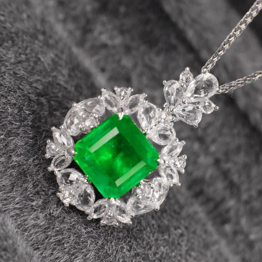 14k Gold 1.68 Ct Vivid Green Natural Emerald & Sapphire Pendant( Without Chain ) - 5