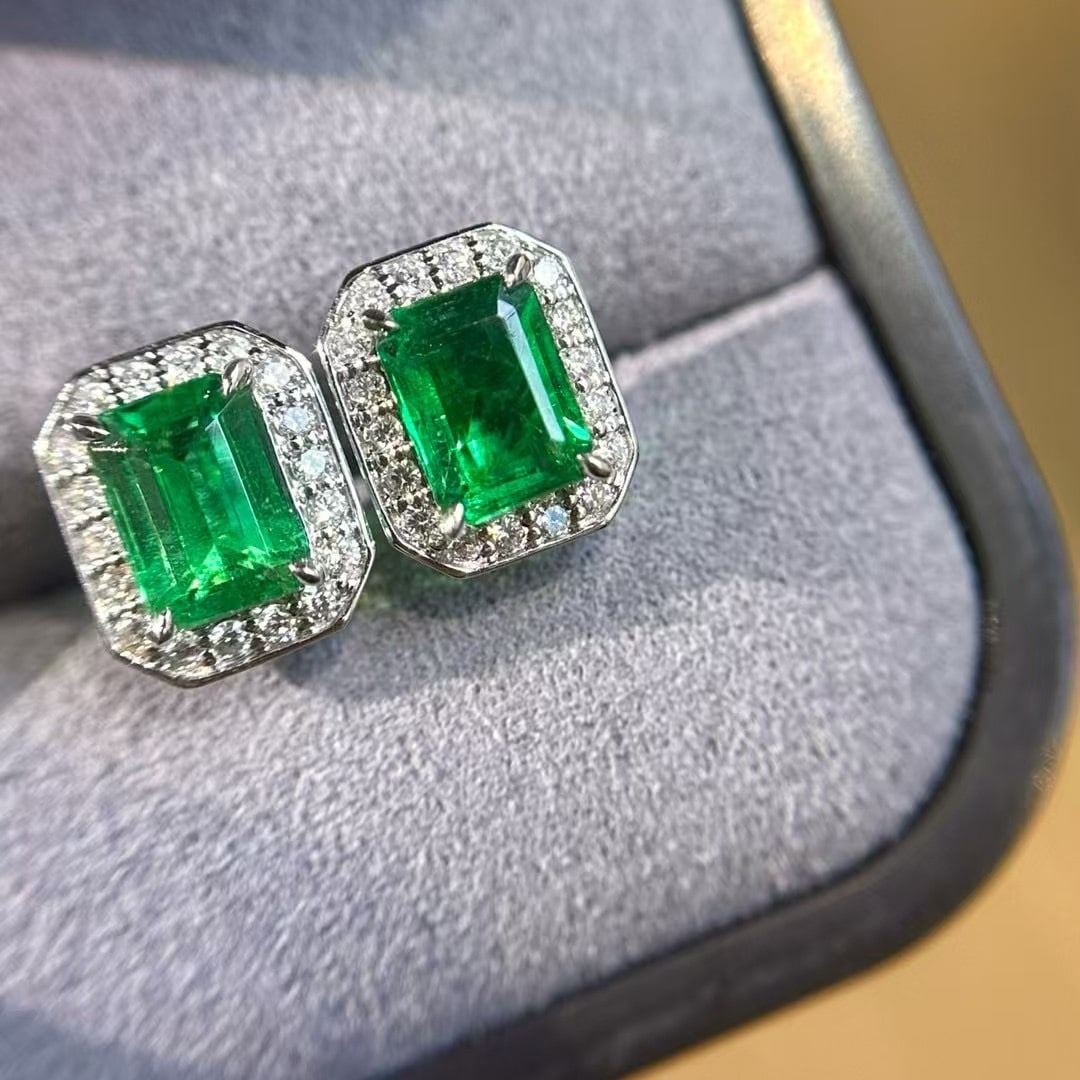 14k Gold 1.94 Ctw Vivid Green Natural Emerald & Diamond Earrings: Ref:230944311 // gold content:14k gold // main gemstone:emerald // shape:octagonal // carat weight:1. 65ct // color:vivid green // treatment:natural // // adjacent gemstone 2 : diamond //