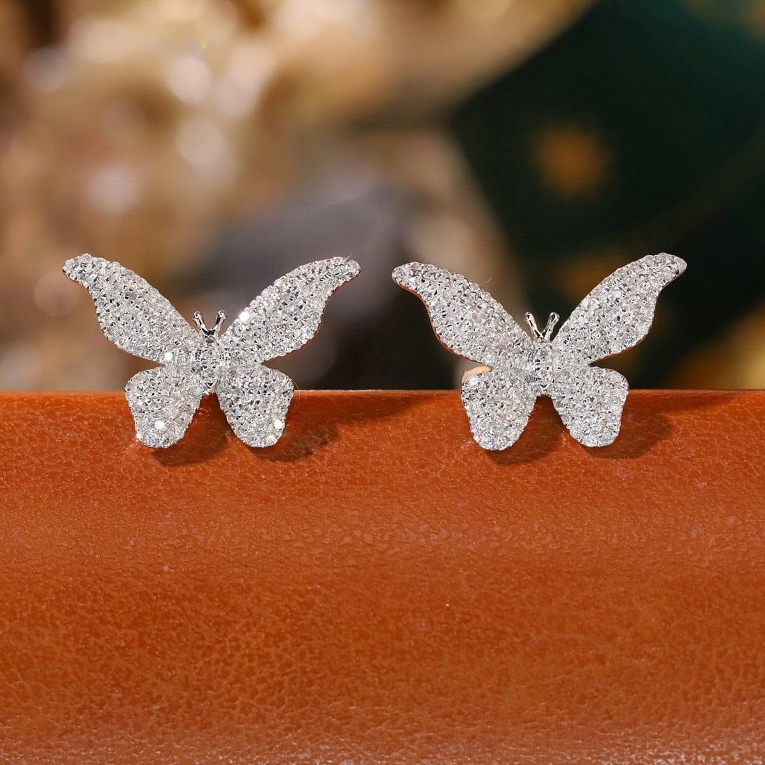 14k Gold 0.46 Ct Natural H Diamond & Butterfly Earrings: Ref:230944319 // gold content:14k gold // main gemstone:diamond // shape:round // carat weight:0. 46ct // clarity grade:vs-si // color:h // treatment:natural // cut grade:g // Low Estimate: