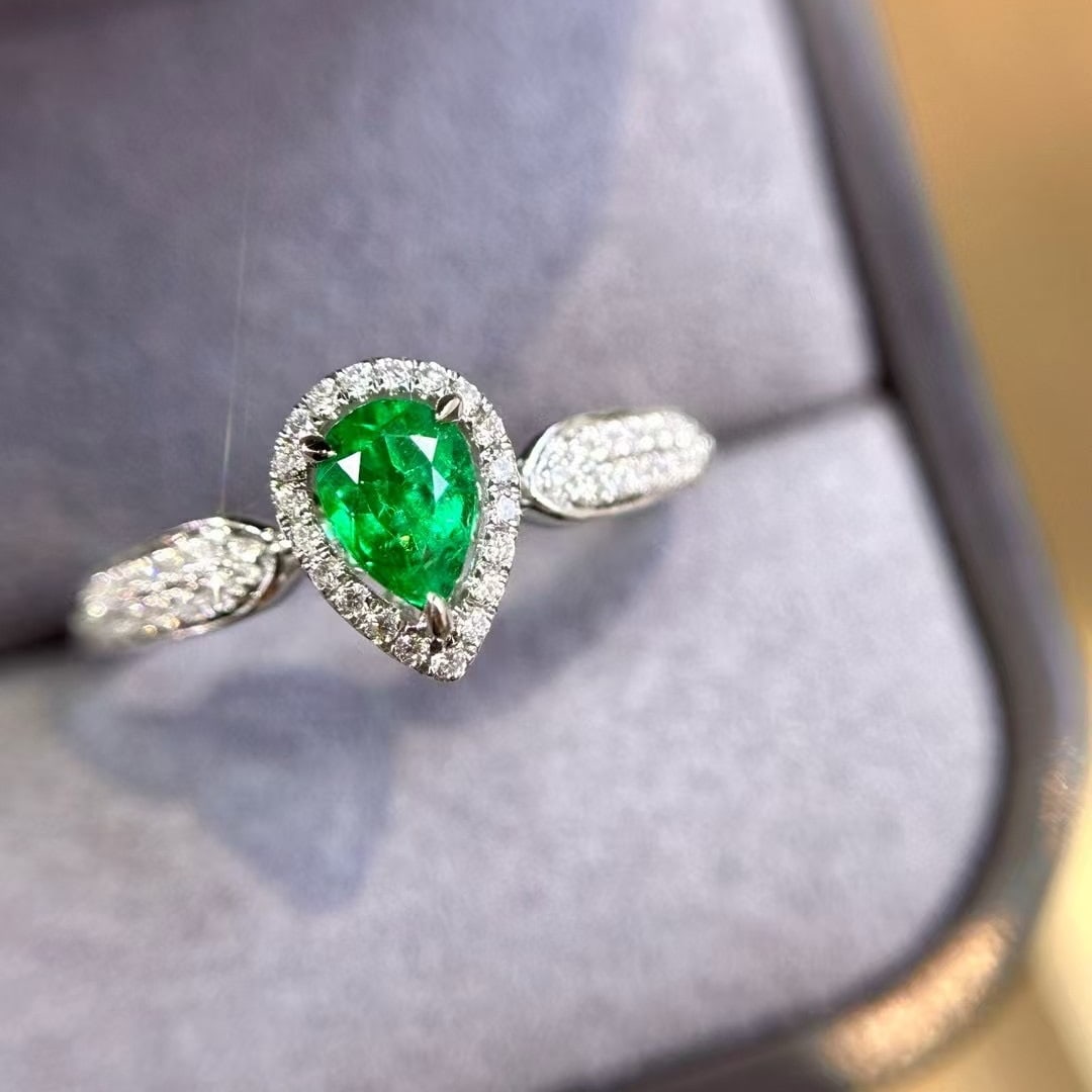 14k Gold 0.49 Ctw Vivid Green Natural Emerald & Diamond Ring (1 of 3)