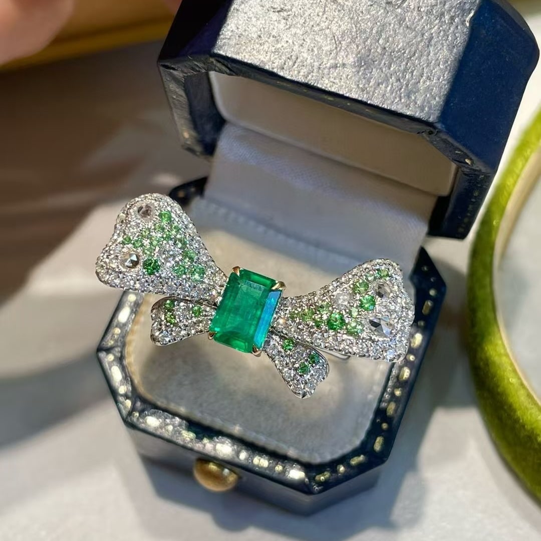 14k Gold 0.82 Ct Vivid Green Natural Emerald & Diamond & Tsavorite Ring - 5