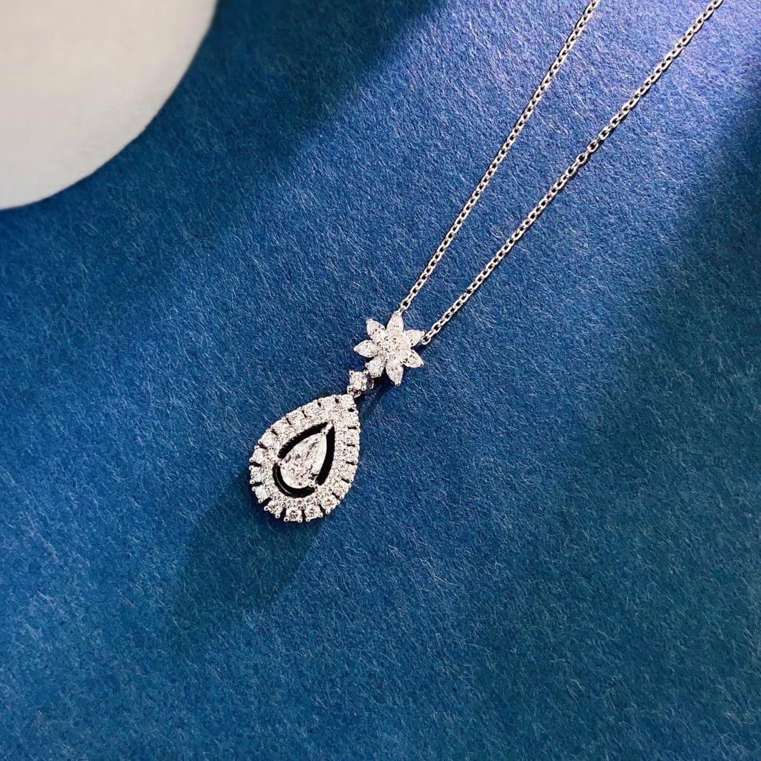 Gia Certified 14k Gold 0.88 Ctw Natural G Vvs2 Pear Diamond Necklace - 2