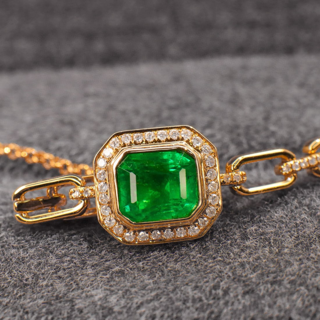 14k Gold 1.75 Ctw Vivid Green Natural Emerald & Diamond Bracelet - 2