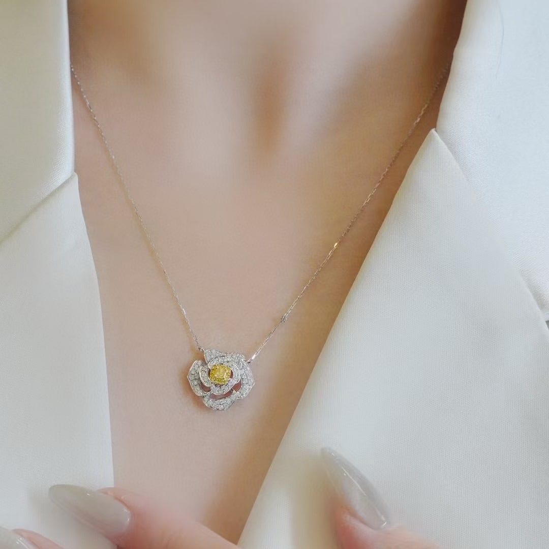 14k Gold 0.6 Ct Natural Color Diamond & Flowers Necklace - 4