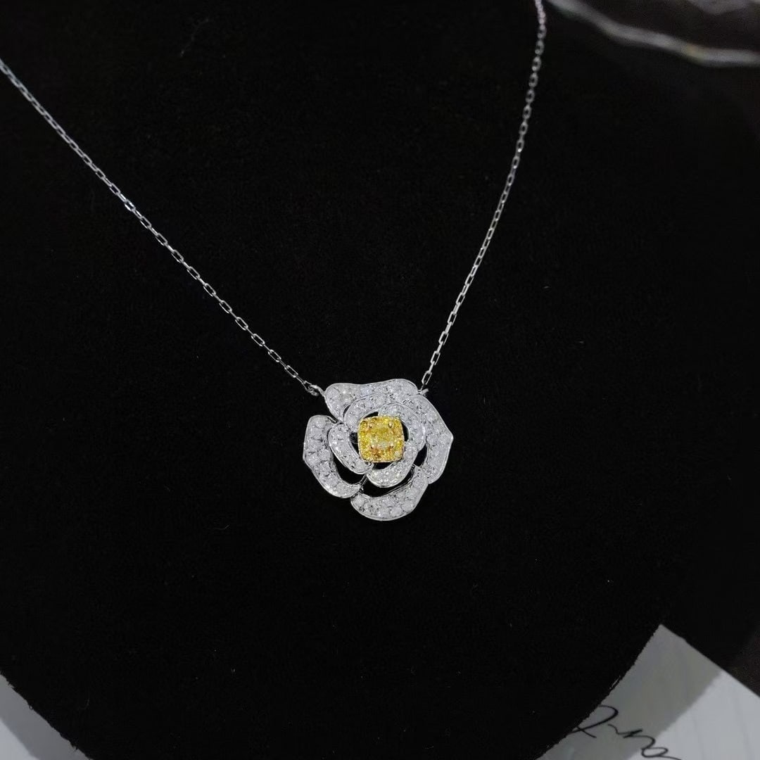 14k Gold 0.6 Ct Natural Color Diamond & Flowers Necklace - 5