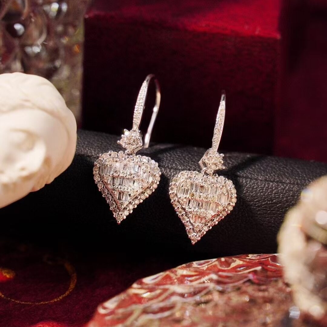 14k Gold 1.10 Ct Natural H Diamond Earrings: Ref:230944403 // gold content:14k gold // main gemstone:diamond // shape:multiply // carat weight:1. 10ct // clarity grade:vs-si // color:h // treatment:natural // Condition: NewLow Estimate: