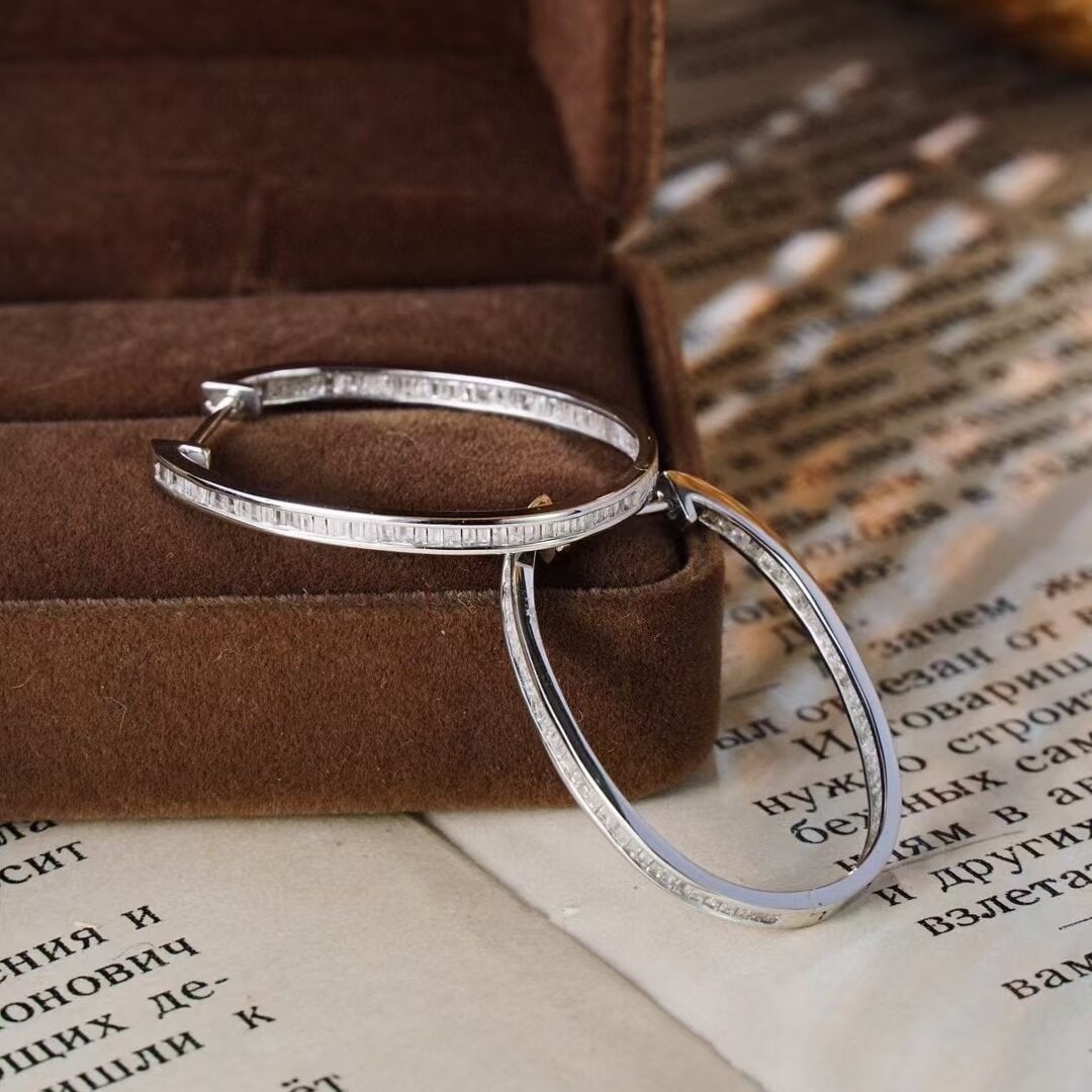 14k Gold 1.16 Ct Natural H Diamond Earrings: Ref:230944406 // gold content:14k gold // main gemstone:diamond // shape:baguette // carat weight:1. 16ct // clarity grade:vs-si // color:h // treatment:natural // Condition: NewLow Estimate: