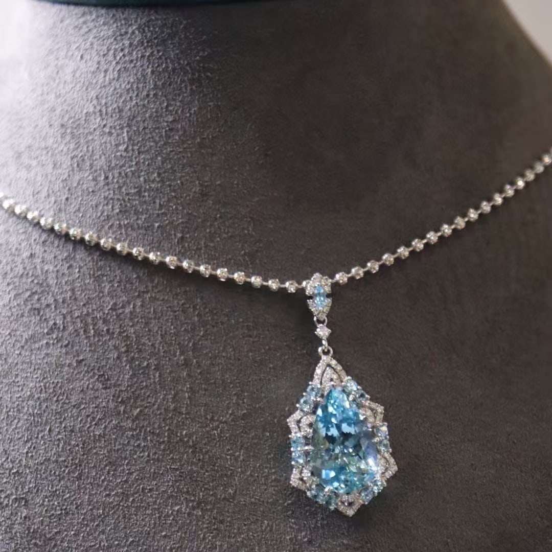 14k Gold 3.94 Ctw Natural Aquamarine & Diamond Pendant( Without Chain ): Ref:230944420 // gold content:14k gold // main gemstone:aquamarine // shape:pear // carat weight:3. 71ct // color:santa maria color // treatment:natural // // adjacent gemstone 2 : diamond // shape:ro