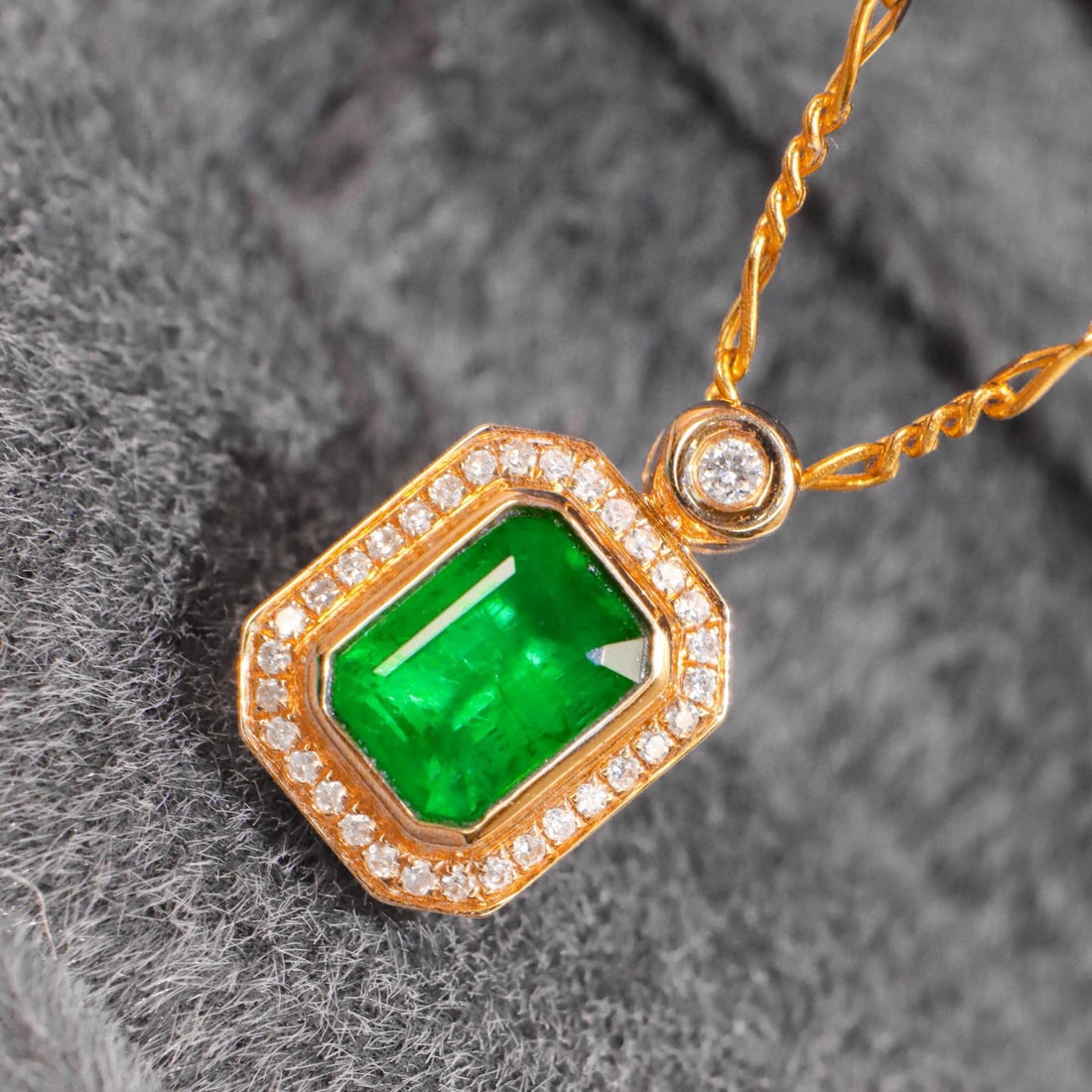 14k Gold 1.11 Ctw Vivid Green Natural Emerald & Diamond Pendant( Without Chain ) - 2