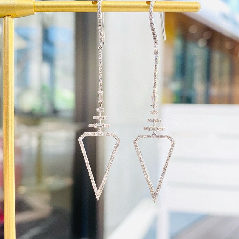 14k Gold 0.60 Ct Natural H Diamond Earrings: Ref:230944428 // gold content:14k gold // main gemstone:diamond // shape:multiply // carat weight:0. 60ct // clarity grade:vs-si // color:h // treatment:natural // Condition: NewLow Estimate: