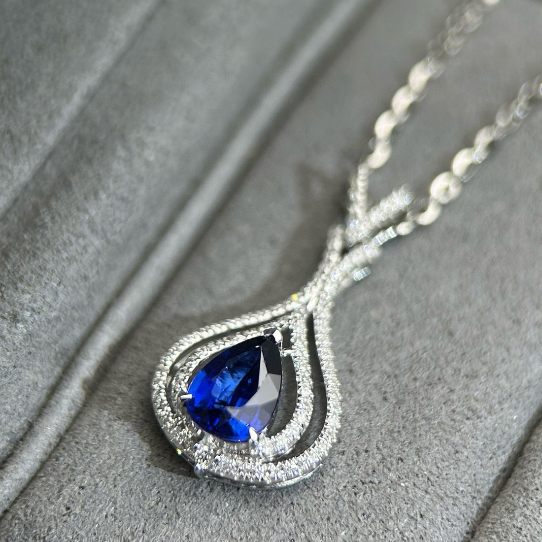 14k Gold 0.95 Ct Vivid Blue Natural Sapphire & Diamond Pendant( Without Chain ) - 4