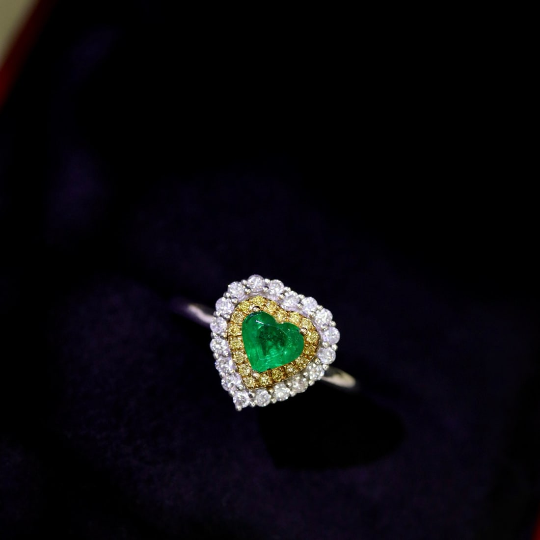 14k Gold 0.69 Ctw Vivid Green Natural Emerald & Diamond Ring (1 of 8)