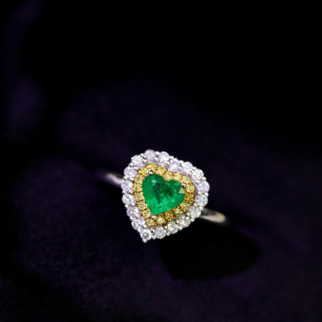 14k Gold 0.69 Ctw Vivid Green Natural Emerald & Diamond Ring - 3