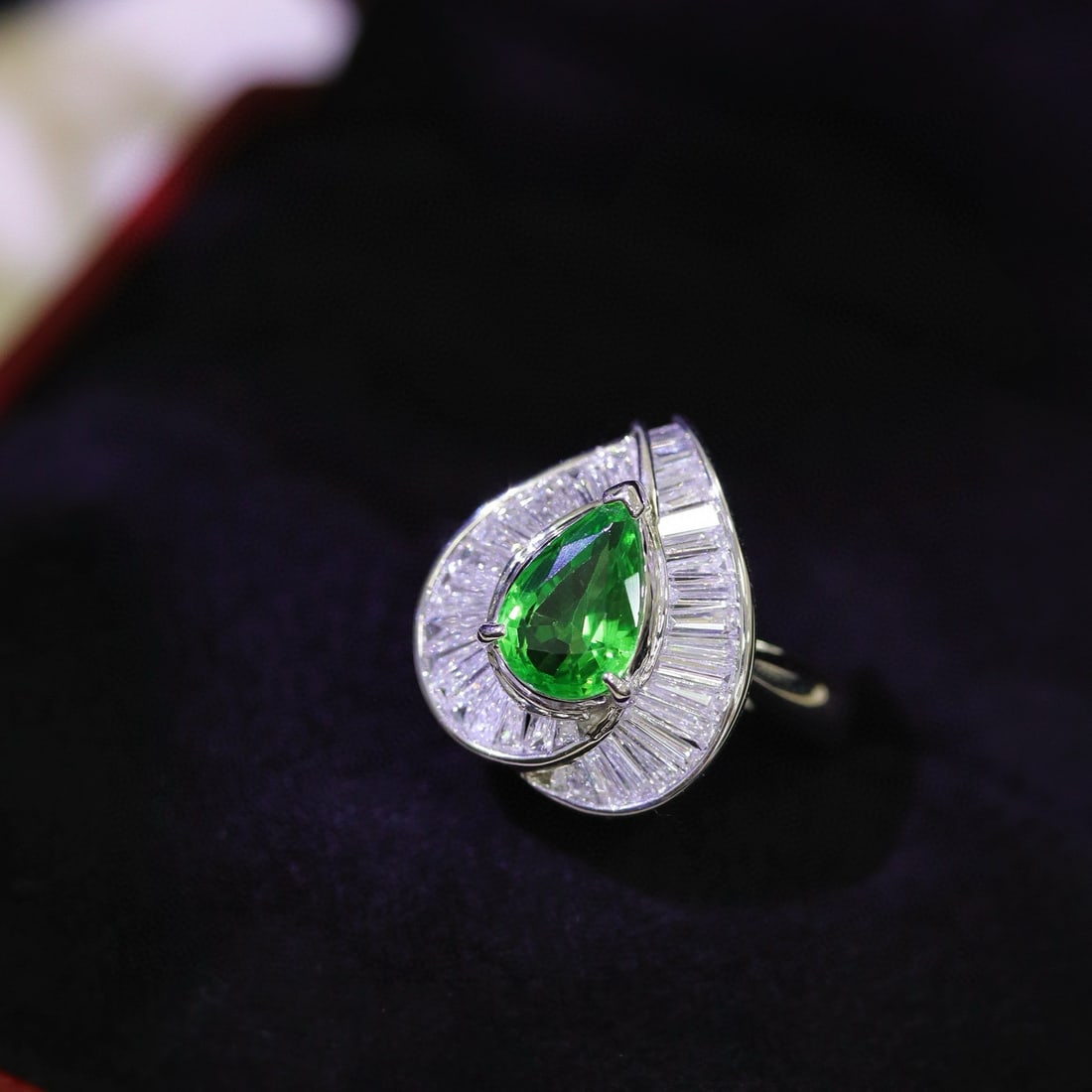 14k Gold 1.93 Ctw Natural Tsavorite & Diamond Ring - 4