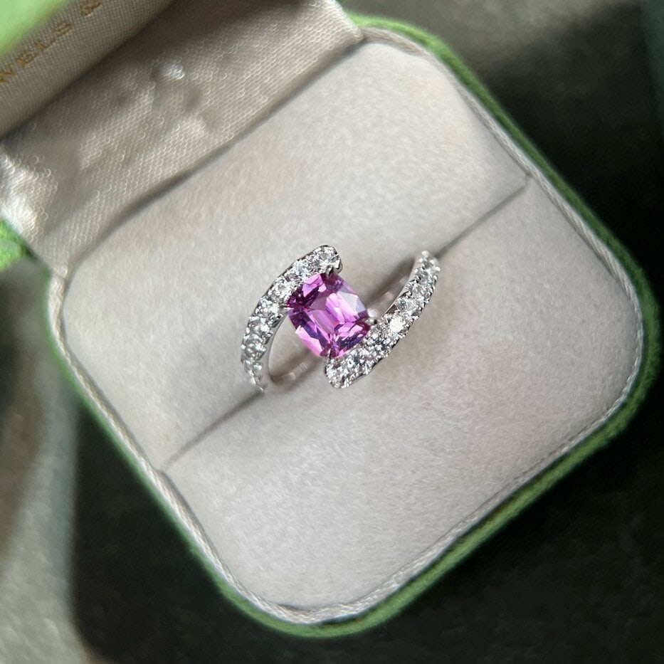 14k Gold 1.93 Ctw Natural Padparadscha Sapphire & Spinel Ring: Ref:230944442 // gold content:14k gold // ring size:7. 25us // // main gemstone:padparadscha sapphire // shape:cushion // carat weight:1. 22ct // color:orangish pink // treatment:natural // // adjacen