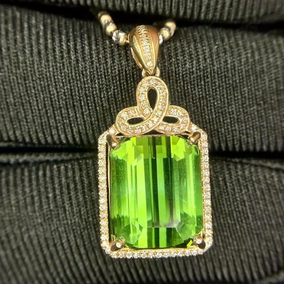 14k Gold 7.00 Ct Natural Tourmaline & Diamond Pendant( Without Chain ): Ref:230944444 // gold content:14k gold // main gemstone:tourmaline // shape:octagonal // carat weight:7. 00ct // color:green // treatment:natural // // adjacent gemstone 2 : diamond // number of
