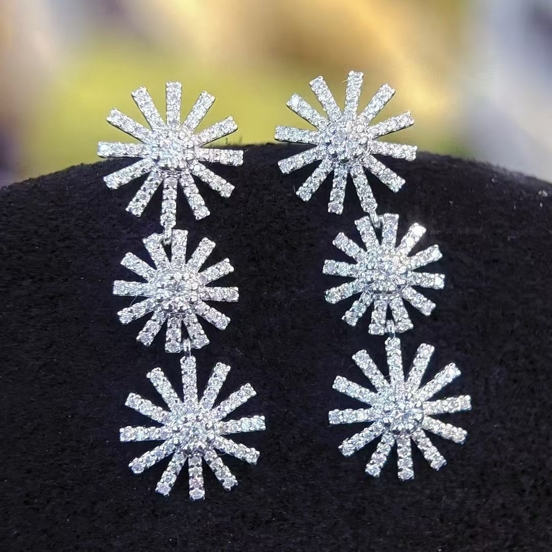 14k Gold 1.2 Ct Natural H Diamond Earrings: Ref:230945012 // gold content:14k gold // main gemstone:diamond // shape:round // carat weight:1. 2ct // clarity grade:vs-si // color:h // treatment:natural // cut grade:g // Condition: NewLow