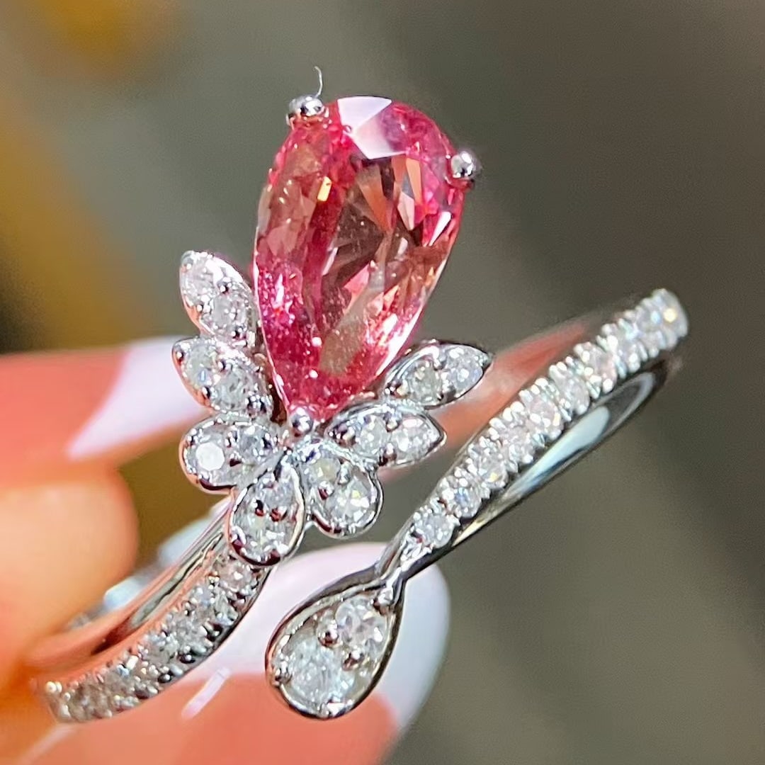 14k Gold 1.28 Ctw Natural Padparadscha Sapphire & Diamond Ring: Ref:230945014 // gold content:14k gold // ring size:7. 25us // // main gemstone:padparadscha sapphire // shape:pear // carat weight:1. 07ct // color:orangish pink // treatment:natural // // adjacent g