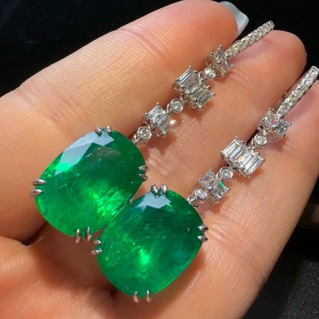 14k Gold 16.74 Ctw Natural Emerald & Diamond Earrings: Ref:230945021 // gold content:14k gold // main gemstone:emerald // shape:cushion // carat weight:15. 49ct // color:green // treatment:natural // // adjacent gemstone 2 : diamond // shape:multiply