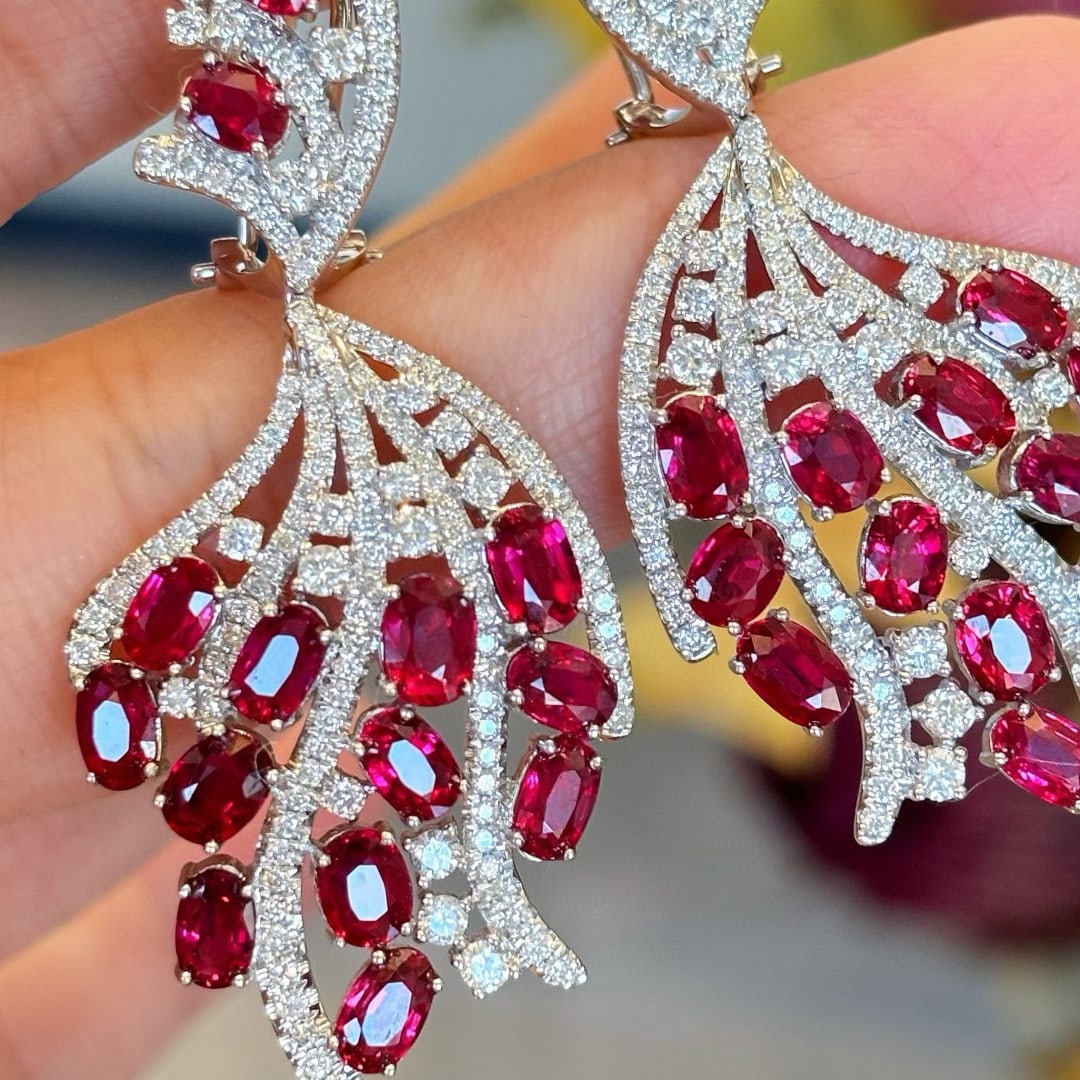 14k Gold 11.9 Ctw Natural Ruby & Diamond Earrings: Ref:230945026 // gold content:14k gold // main gemstone:ruby // shape:oval // carat weight:9. 6ct // color:red // treatment:natural // // adjacent gemstone 2 : diamond // shape:round // carat