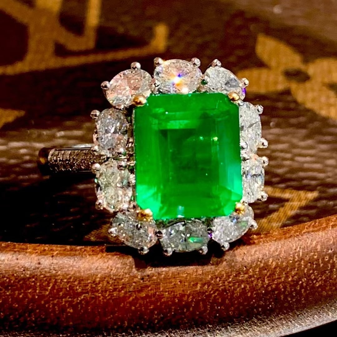 14k Gold 3.42 Ct Vivid Green Natural Emerald & Diamond Ring - 6