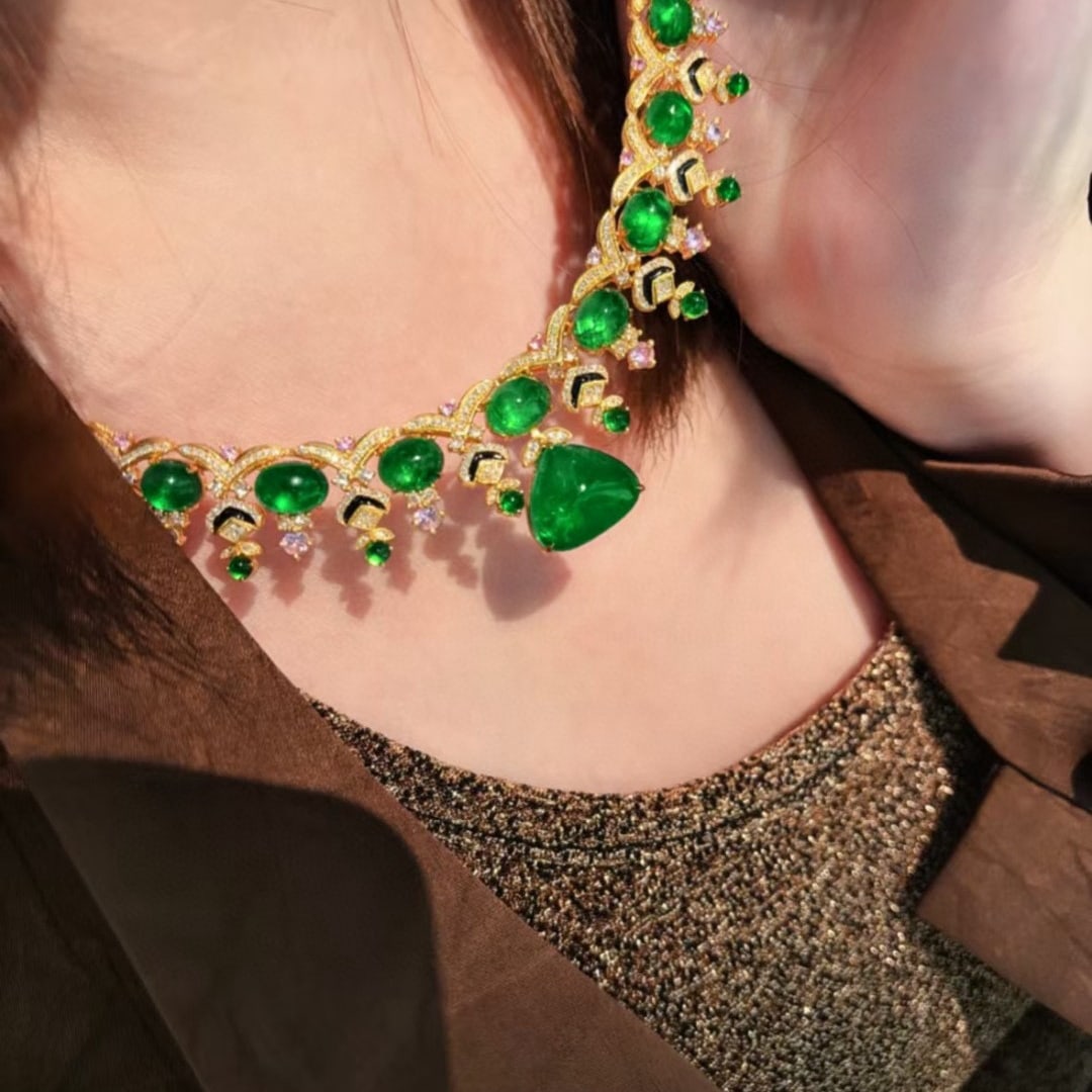 14k Gold 22.6 Ct Natural Emerald & Diamond Necklace - 2