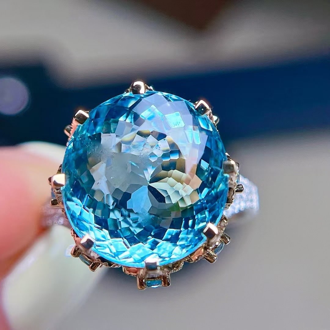 14k Gold 9.28 Ctw Natural Aquamarine & Diamond Ring: Ref:230945054 // gold content:14k gold // ring size:7. 25us // // main gemstone:aquamarine // shape:oval // carat weight:8. 5ct // color:blue // treatment:natural // // adjacent gemstone 2 :