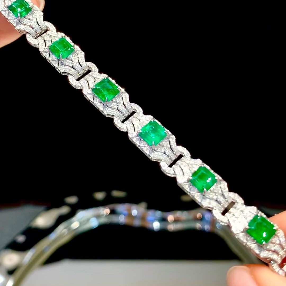 14k Gold 4.5 Ct Natural Emerald & Diamond Earrings - 9