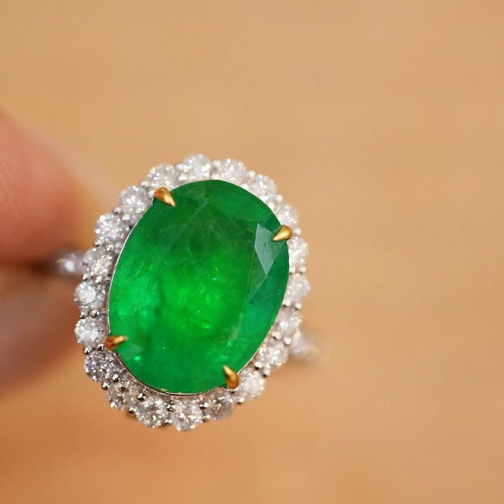 14k Gold 6.38 Ct Natural Emerald & Diamond Ring - 7