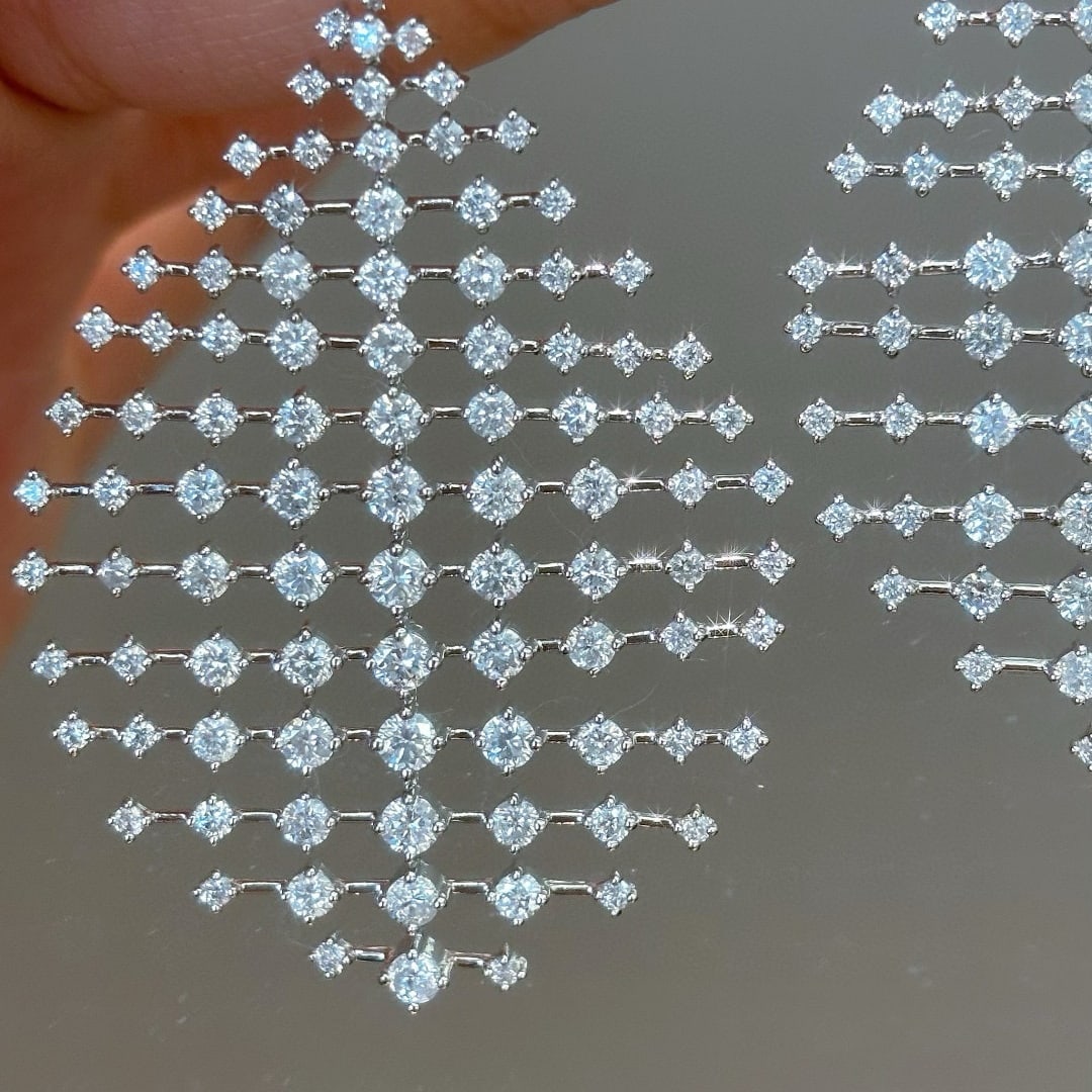 14k Gold 5.3 Ct Natural H Diamond Earrings: Ref:230945068 // gold content:14k gold // main gemstone:diamond // shape:round // carat weight:5. 3ct // clarity grade:vs-si // color:h // treatment:natural // cut grade:g // Condition: NewLow