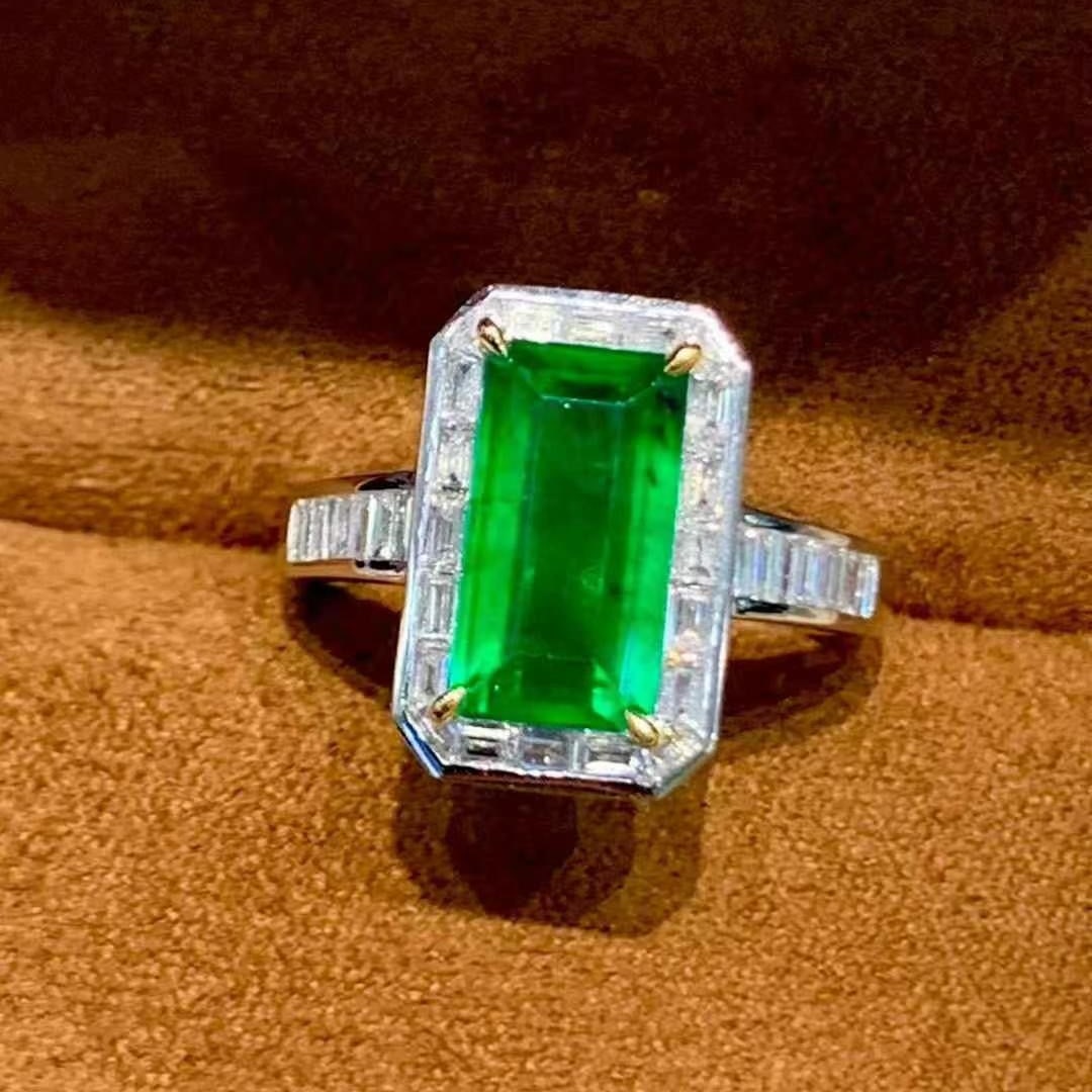 14k Gold 2.8 Ct Vivid Green Natural Emerald & Diamond Ring - 3