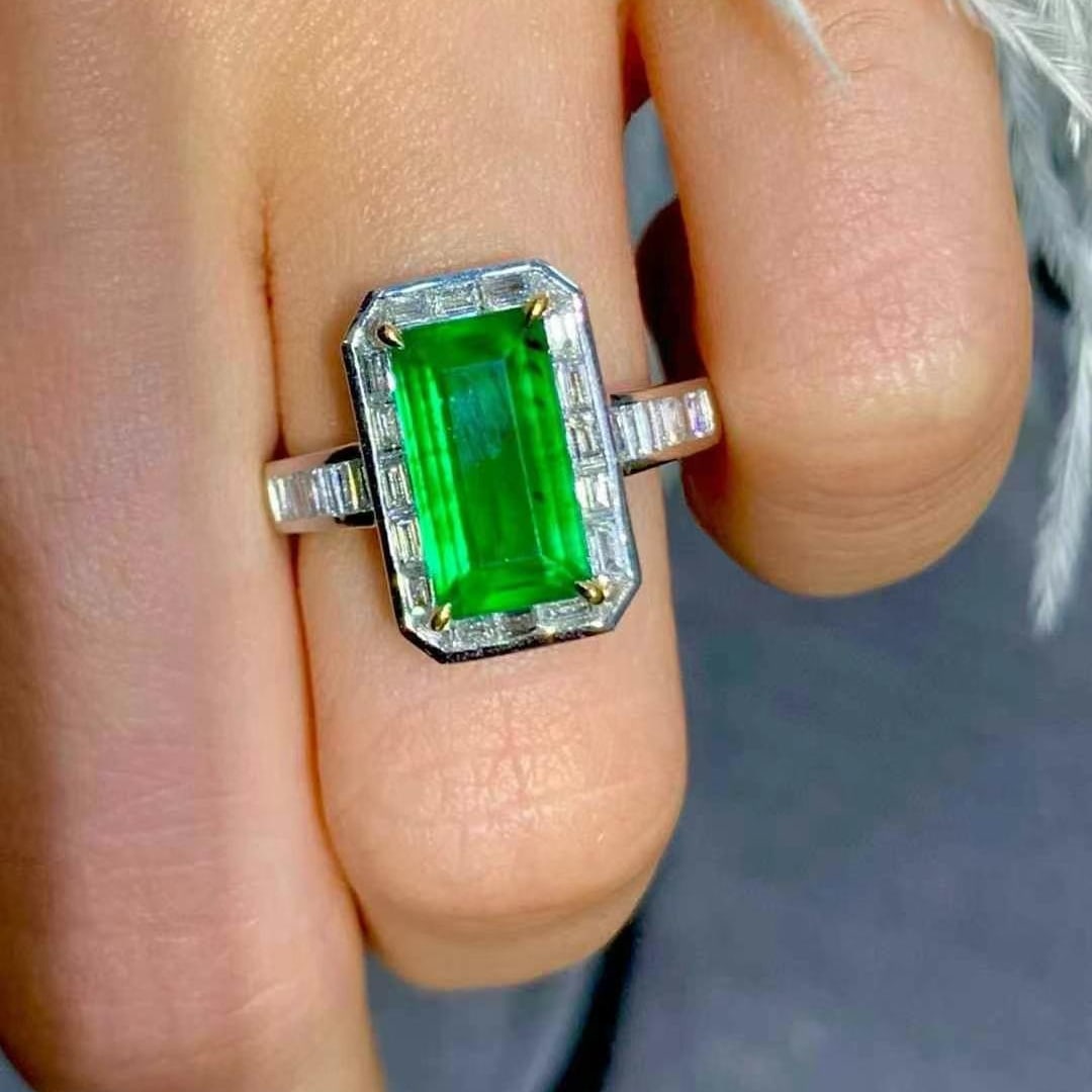 14k Gold 2.8 Ct Vivid Green Natural Emerald & Diamond Ring - 5