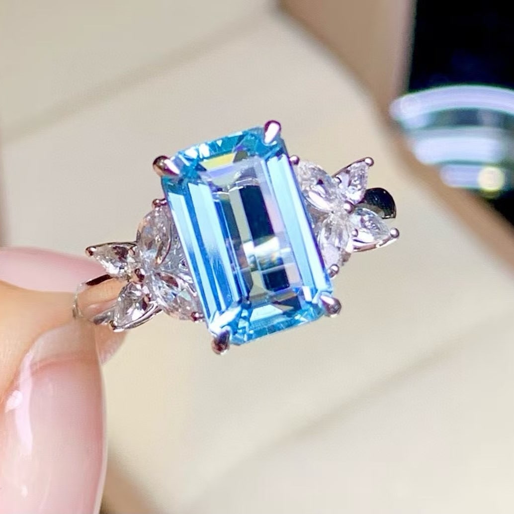 14k Gold 2.85 Ct Natural Aquamarine & Sapphire Ring: Ref:230945075 // gold content:14k gold // ring size:7. 25us // // main gemstone:aquamarine // shape:octagonal // carat weight:2. 85ct // color:santa maria color // treatment:natural // // adjacent