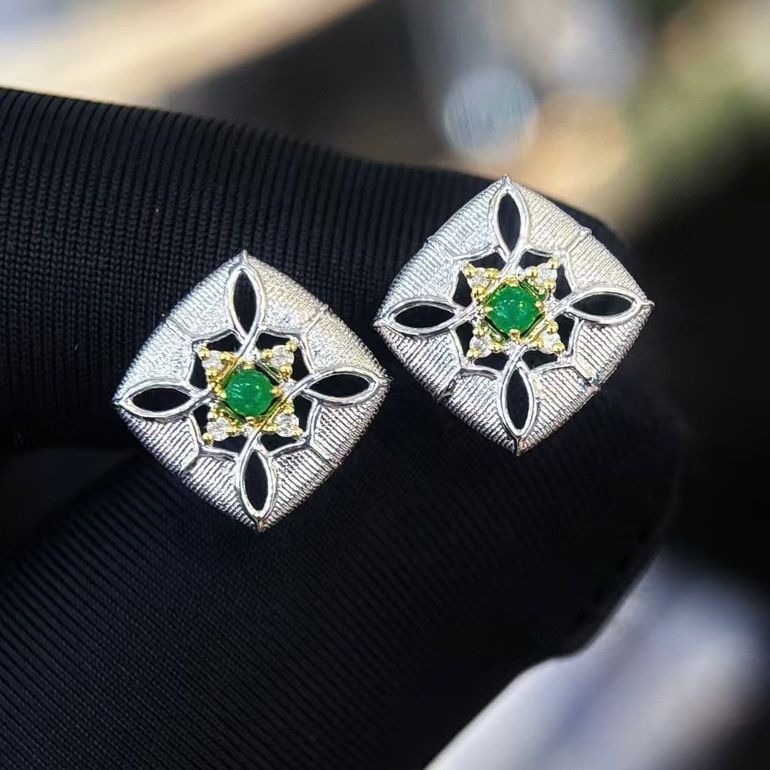 14k Gold 0.1 Ct Vivid Green Natural Emerald & Diamond Earrings: Ref:230945093 // gold content:14k gold // main gemstone:emerald // shape:round // carat weight:0. 1ct // color:vivid green // treatment:natural // cut grade:g // // adjacent gemstone 2 : diamond // sh