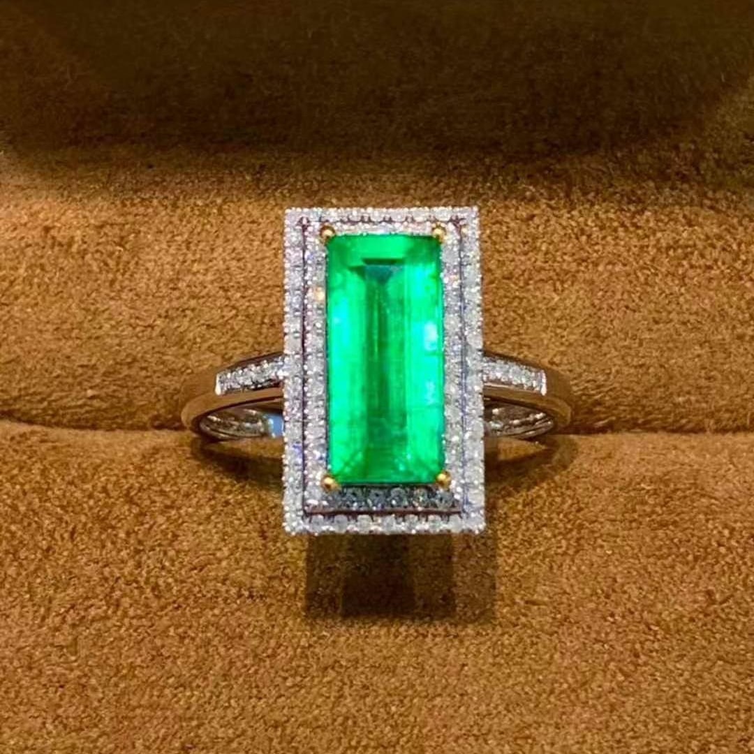 14k Gold 1.65 Ct Natural Emerald & Diamond Ring: Ref:230945104 // gold content:14k gold // ring size:7. 25us // // main gemstone:emerald // shape:rectangle // carat weight:1. 65ct // color:green // treatment:natural // // adjacent gemstone 2 :