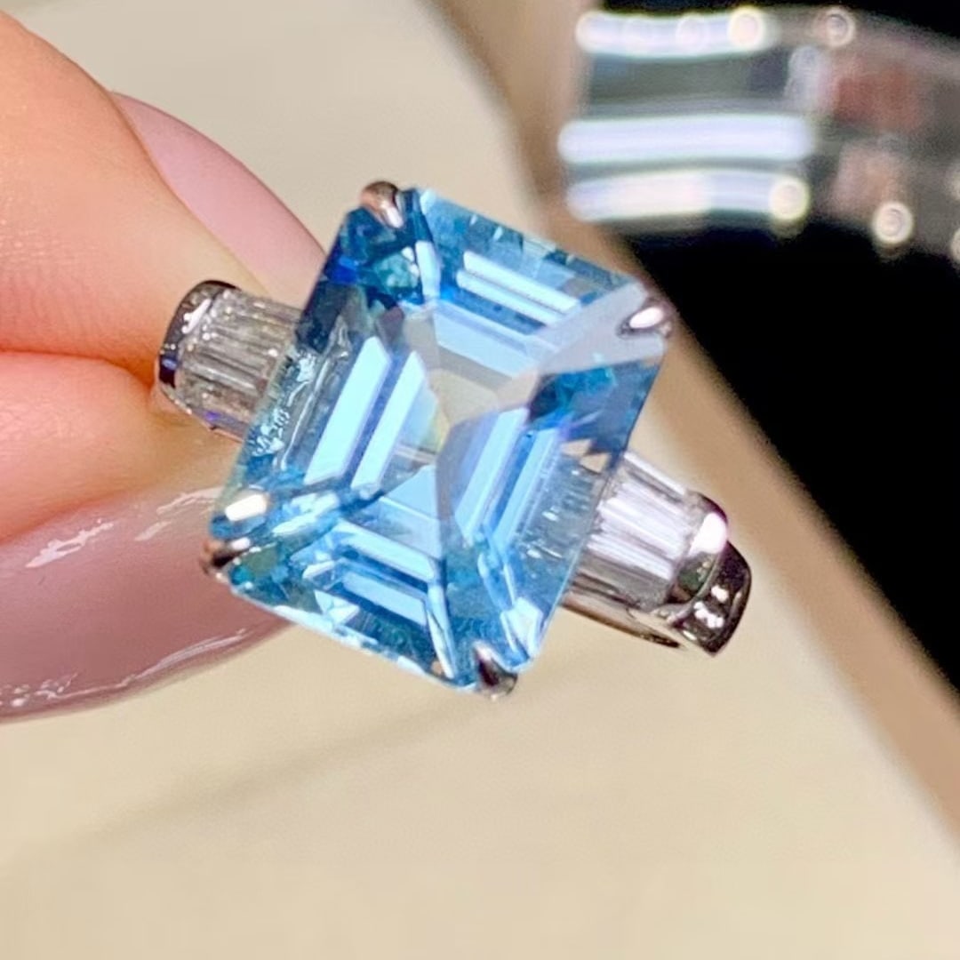 14k Gold 5.6 Ct Natural Aquamarine & Diamond Ring: Ref:230945126 // gold content:14k gold // ring size:7. 25us // // main gemstone:aquamarine // shape:octagonal // carat weight:5. 6ct // color:santa maria color // treatment:natural // // adjacent
