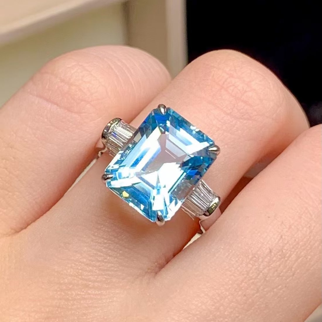 14k Gold 5.6 Ct Natural Aquamarine & Diamond Ring - 4