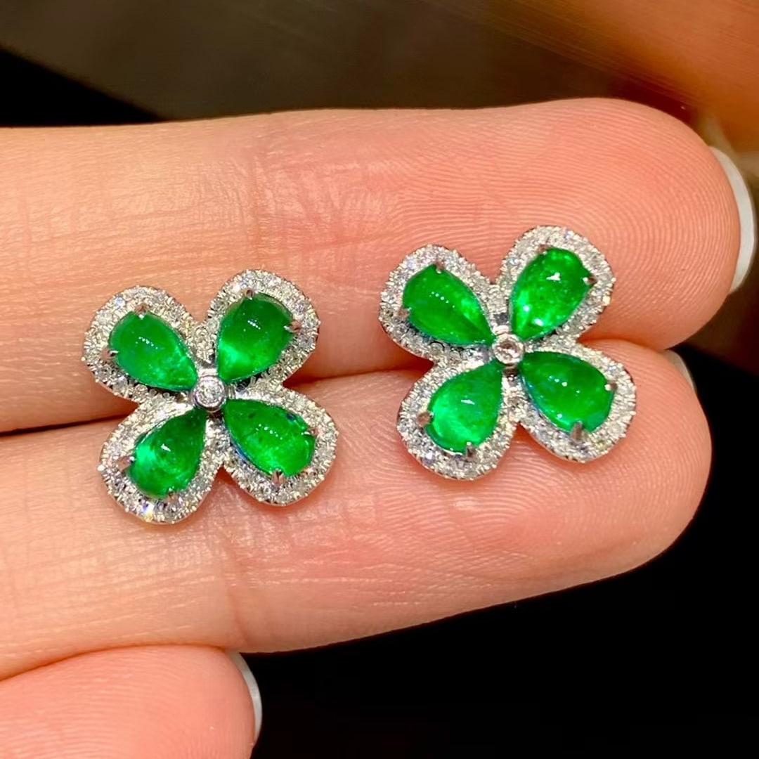 14k Gold 1.8 Ct Natural Emerald & Diamond Earrings: Ref:230945137 // gold content:14k gold // main gemstone:emerald // shape:pear // carat weight:1. 8ct // color:green // treatment:natural // // adjacent gemstone 2 : diamond // shape:round // clarity g