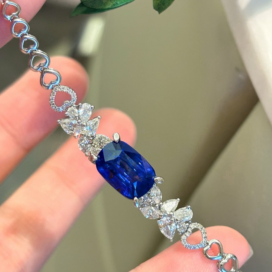 14k Gold 5.1 Ctw Natural Sapphire & Diamond Bracelet: Ref:230945146 // gold content:14k gold // main gemstone:sapphire // shape:cushion // carat weight:4ct // color:blue // treatment:natural // // adjacent gemstone 2 : diamond // shape:multiply //
