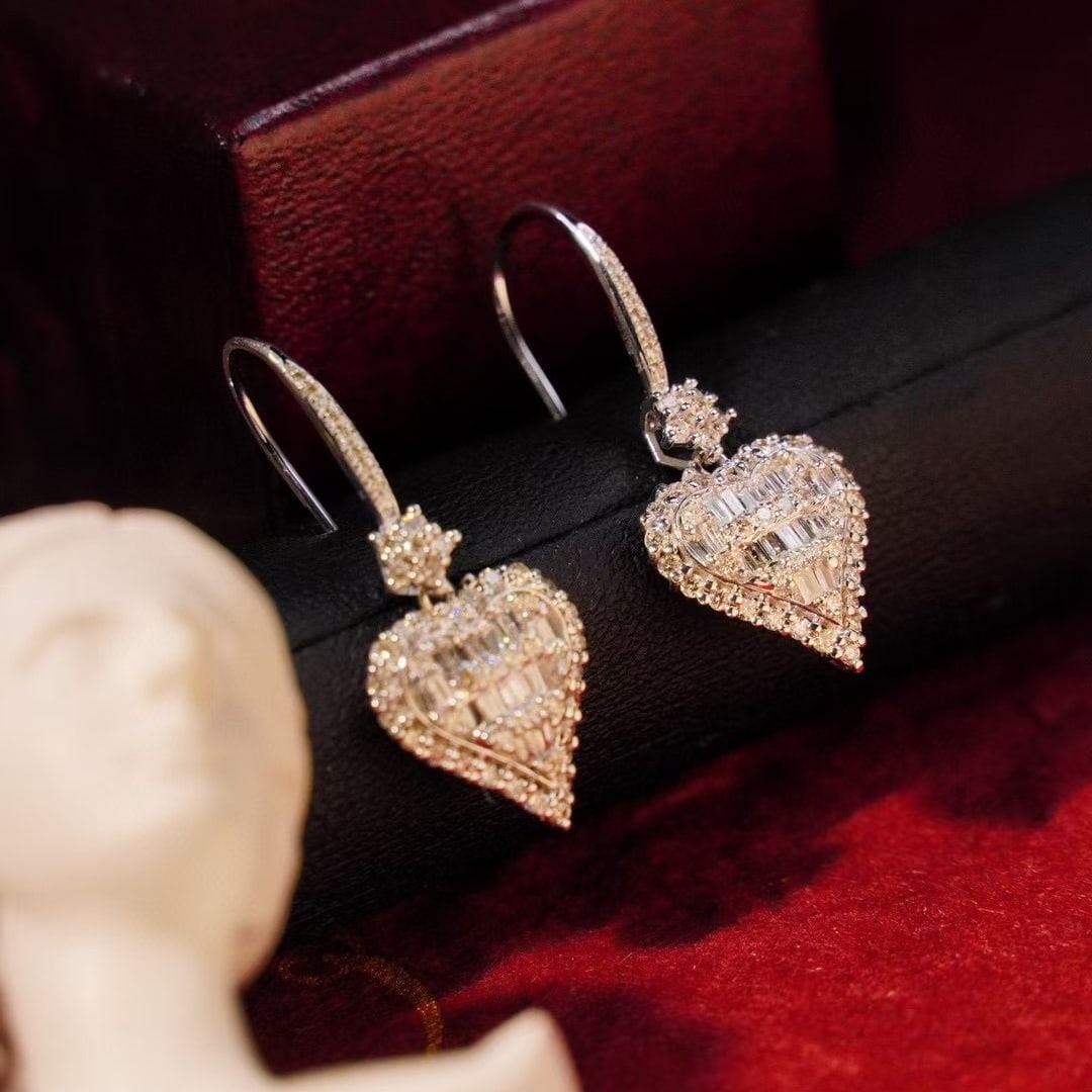 14k Gold 1.10 Ct Natural H Diamond Earrings: Ref:230945152 // gold content:14k gold // main gemstone:diamond // shape:multiply // carat weight:1. 10ct // clarity grade:vs-si // color:h // treatment:natural // Condition: NewLow Estimate: