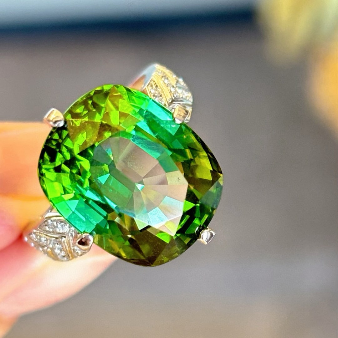 14k Gold 13.85 Ct Natural Tourmaline & Diamond Ring: Ref:230945157 // gold content:14k gold // ring size:7. 25us // // main gemstone:tourmaline // shape:cushion // carat weight:13. 85ct // color:green // treatment:natural // // adjacent gemstone 2 : dia