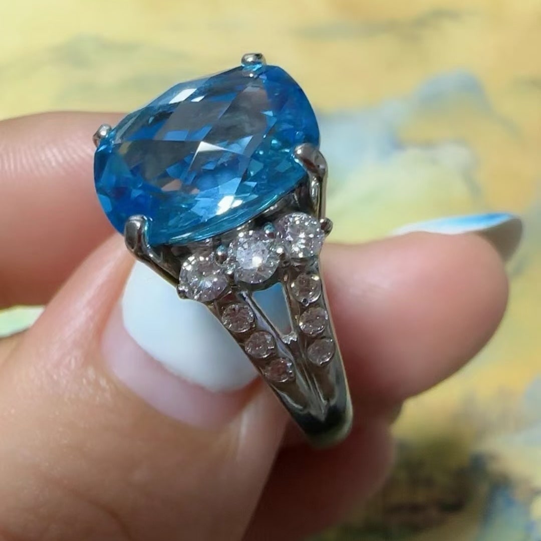 14k Gold 7.05 Ctw Natural Topaz & Diamond Ring: Ref:230945163 // gold content:14k gold // ring size:7. 25us // // main gemstone:topaz // shape:cushion // carat weight:6. 41ct // color:blue // treatment:natural // // adjacent gemstone 2 : diamond //