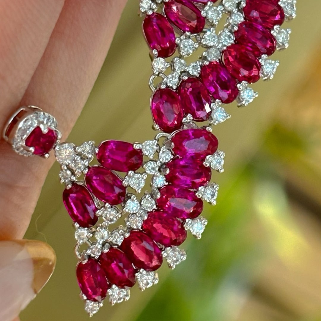 14k Gold 7.25 Ct Natural Ruby & Diamond Earrings: Ref:230945171 // gold content:14k gold // main gemstone:ruby // shape:oval // carat weight:7. 25ct // color:red // treatment:natural // // adjacent gemstone 2 : diamond // shape:round // clarity grade