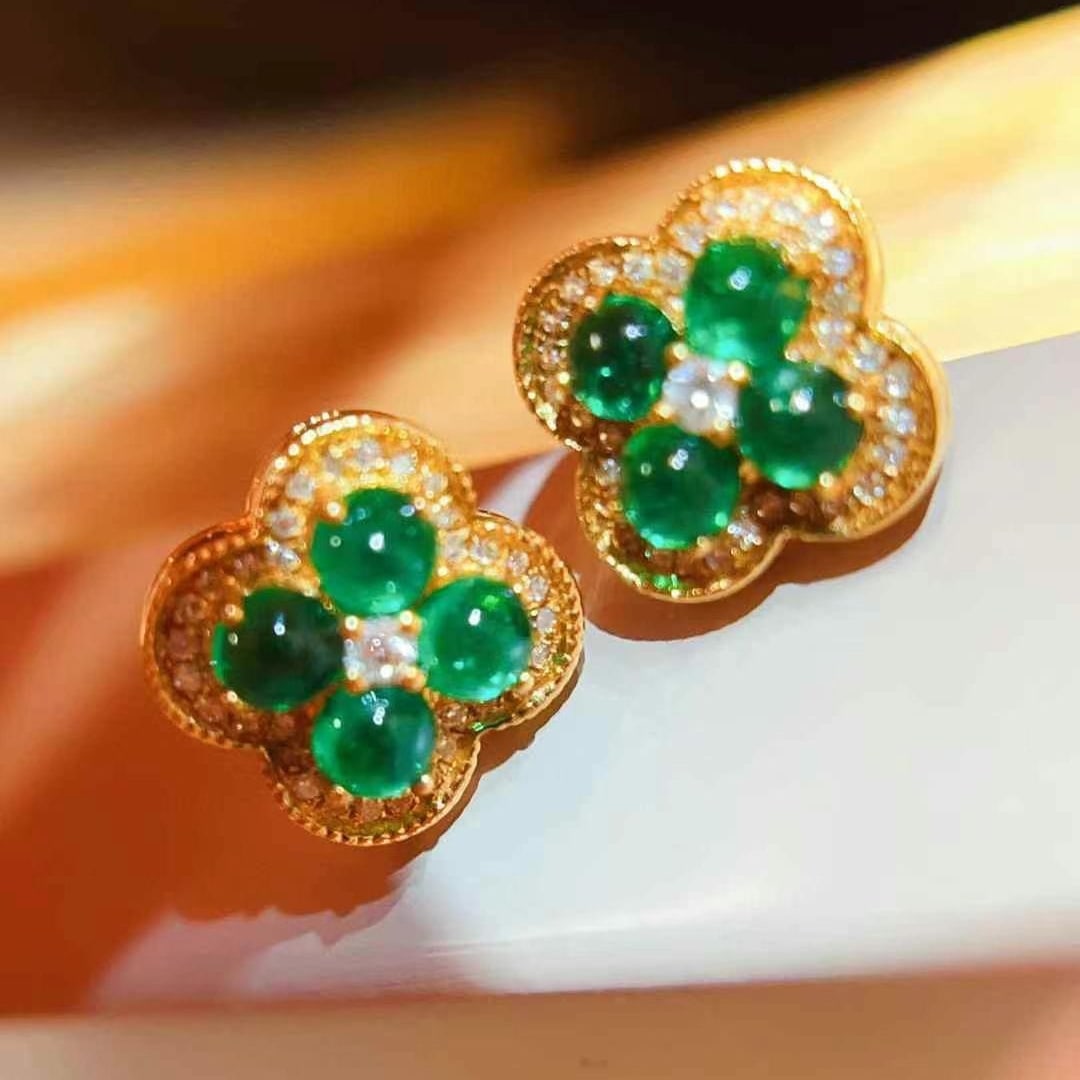 14k Gold 1.3 Ct Natural Emerald & Diamond Earrings: Ref:230945186 // gold content:14k gold // main gemstone:emerald // shape:round // carat weight:1. 3ct // color:green // treatment:natural // cut grade:g // // adjacent gemstone 2 : diamond // shape:ro